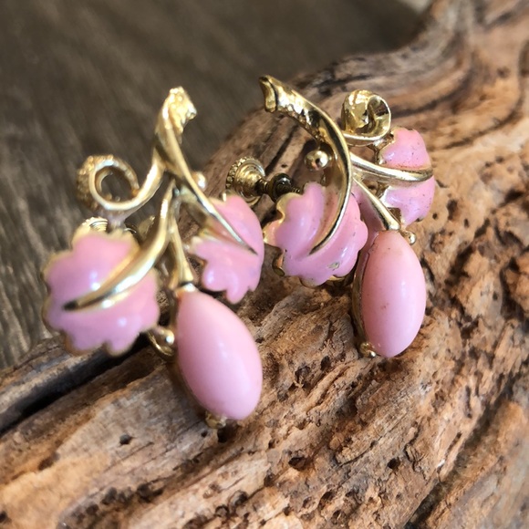 Vintage Pink Floral Goldtone Clip Earrings - Picture 3 of 12